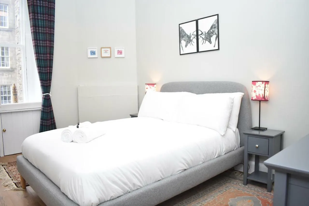 אדינבורו High Street - Modern Scandi Design Apartment In The Heart Of The Old Town! 0*,