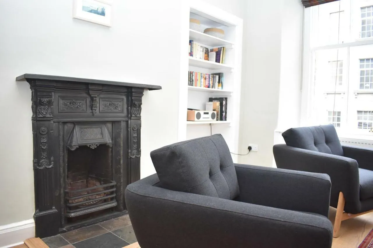 אדינבורו High Street - Modern Scandi Design Apartment In The Heart Of The Old Town!